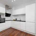 Apartment Elegant With Air Conditioning And Underground Parking By Renters Prestige