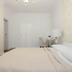 Apartment Elegant With Air Conditioning And Underground Parking By Renters Prestige *