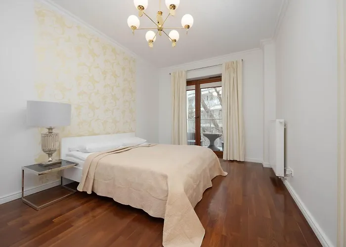 Elegant With Air Conditioning And Underground Parking By Renters Prestige