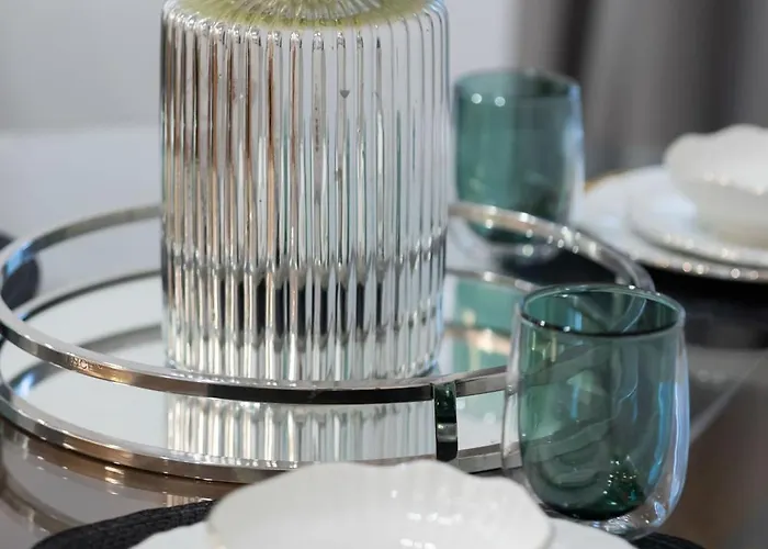 Elegant With Air Conditioning And Underground Parking By Renters Prestige Varsó