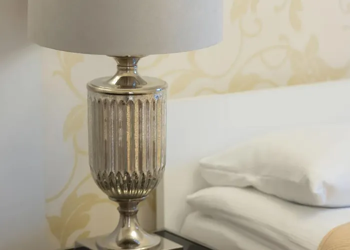 Elegant With Air Conditioning And Underground Parking By Renters Prestige Varsó