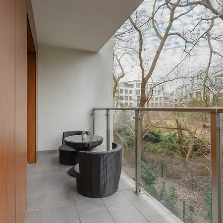 Elegant With Air Conditioning And Underground Parking By Renters Prestige דירה ורשה