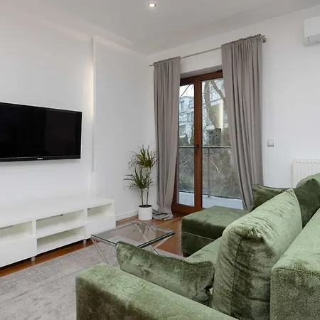 Elegant With Air Conditioning And Underground Parking By Renters Prestige ורשה