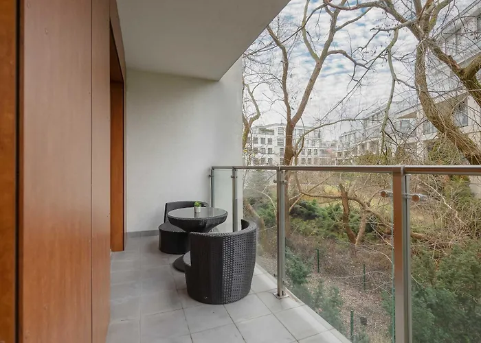 Elegant With Air Conditioning And Underground Parking By Renters Prestige דירה ורשה