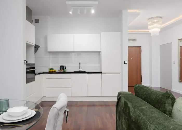 Elegant With Air Conditioning And Underground Parking By Renters Prestige *