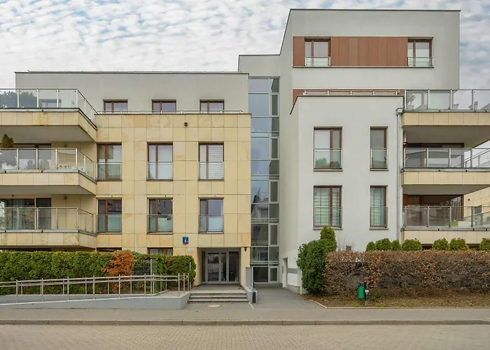 Elegant With Air Conditioning And Underground Parking By Renters Prestige Apartment *